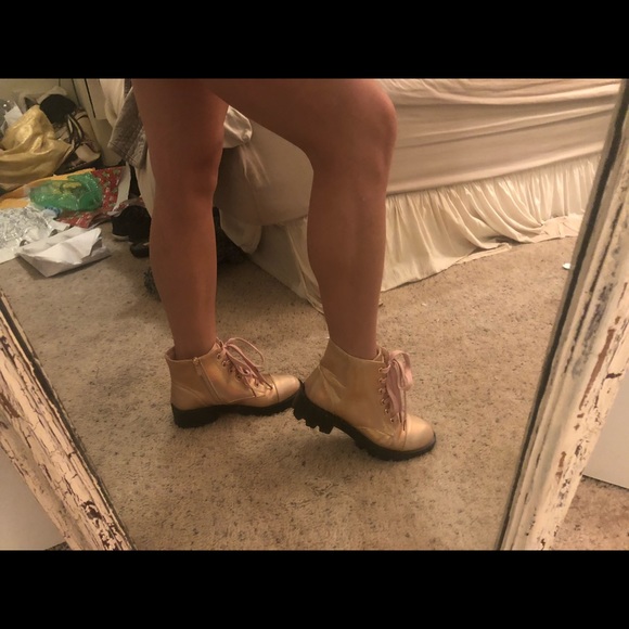 Super cute pink holographic boots - Picture 6 of 7